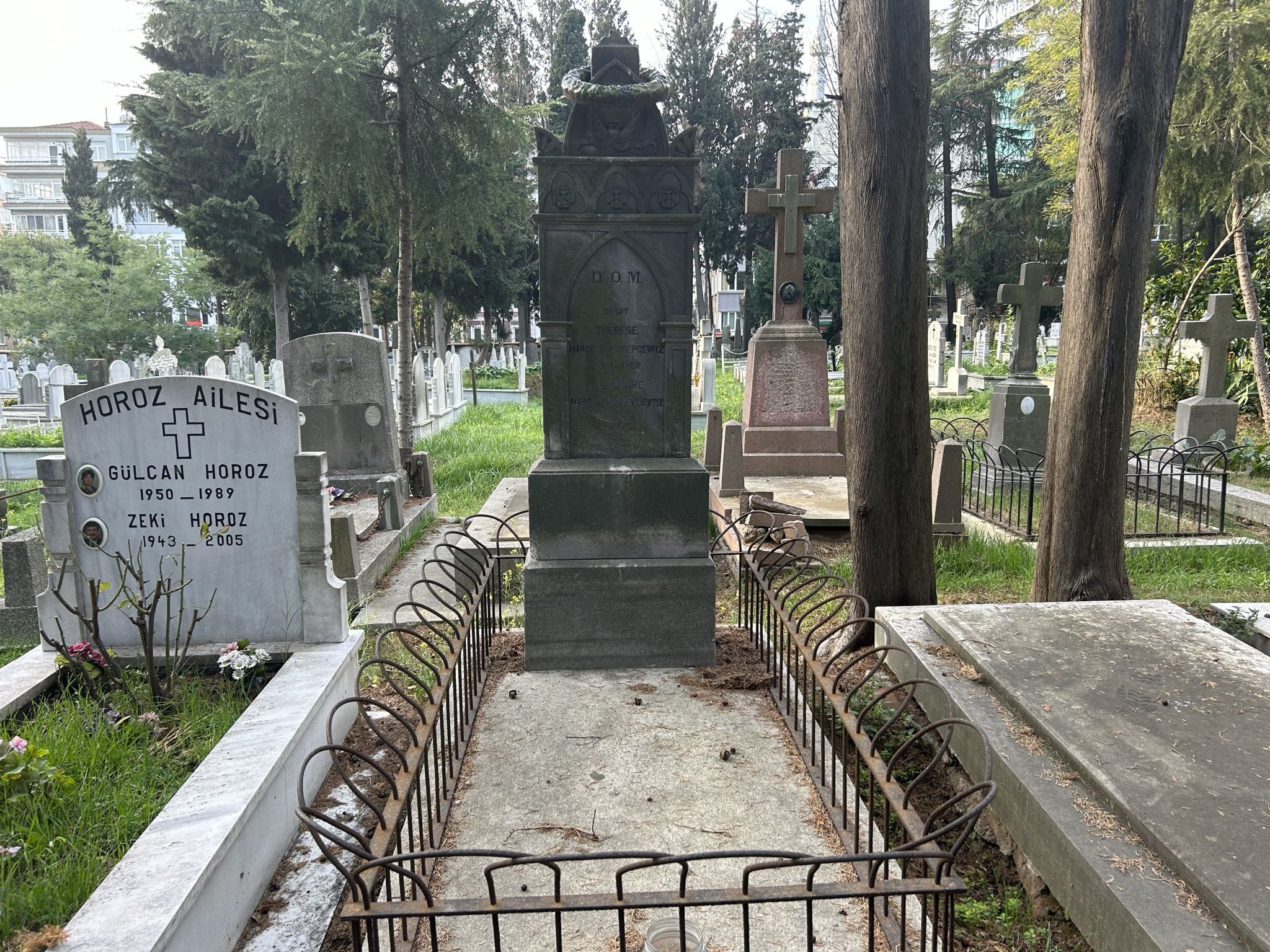 Tombstone of Theresa Marcovitz-Scepcevitz and Marie Scepcevitz, Catholic cemetery in Feriköy