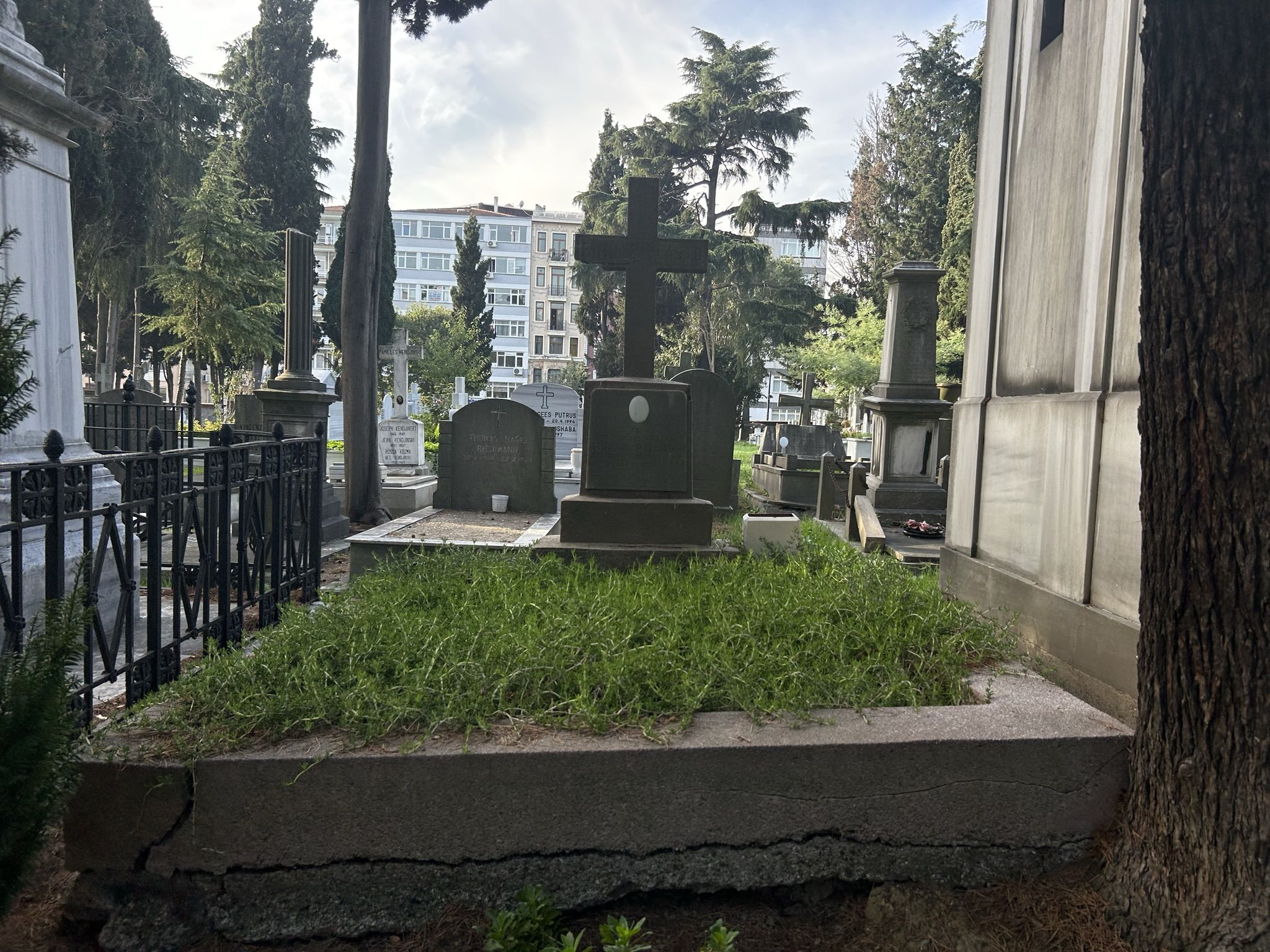 Tombstone of Leonard Pavlovich, Catholic cemetery in Feriköy