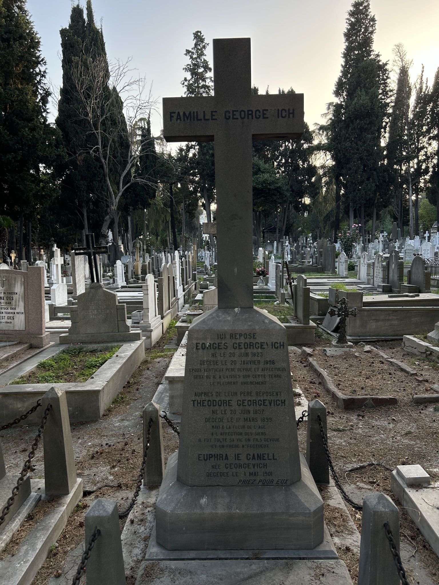 Nagrobek rodziny Georgevich, cmentarz katolicki w Feriköy
