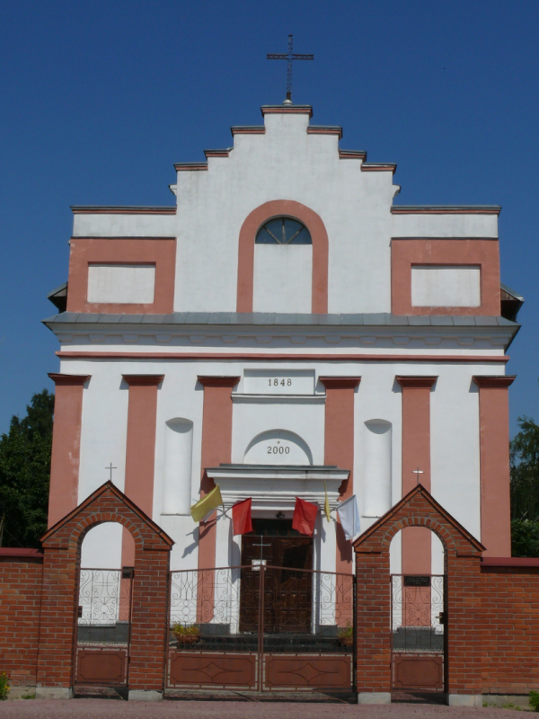 Fasada kościoła w Janowie Poleskim