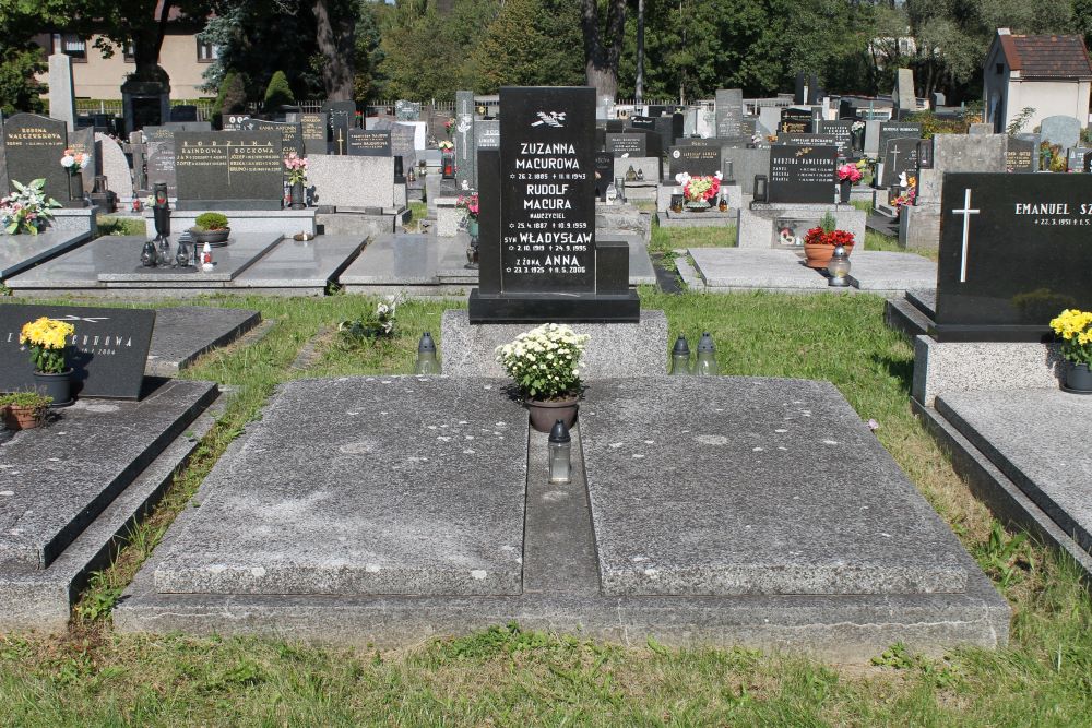 Fotografia przedstawiająca Macura family tombstone