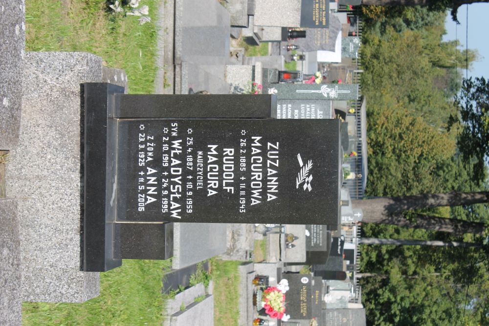 Fotografia przedstawiająca Macura family tombstone