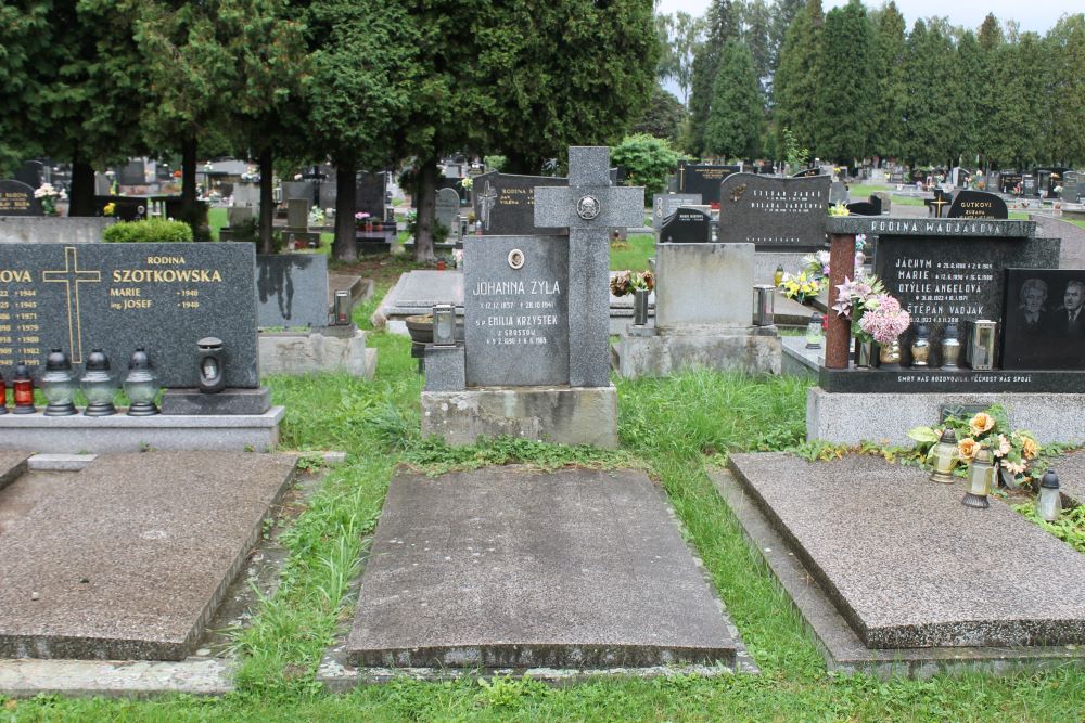 Fotografia przedstawiająca Gravestone of Johanna Zyla and Emilia Krzystek