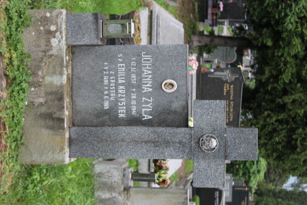Fotografia przedstawiająca Gravestone of Johanna Zyla and Emilia Krzystek