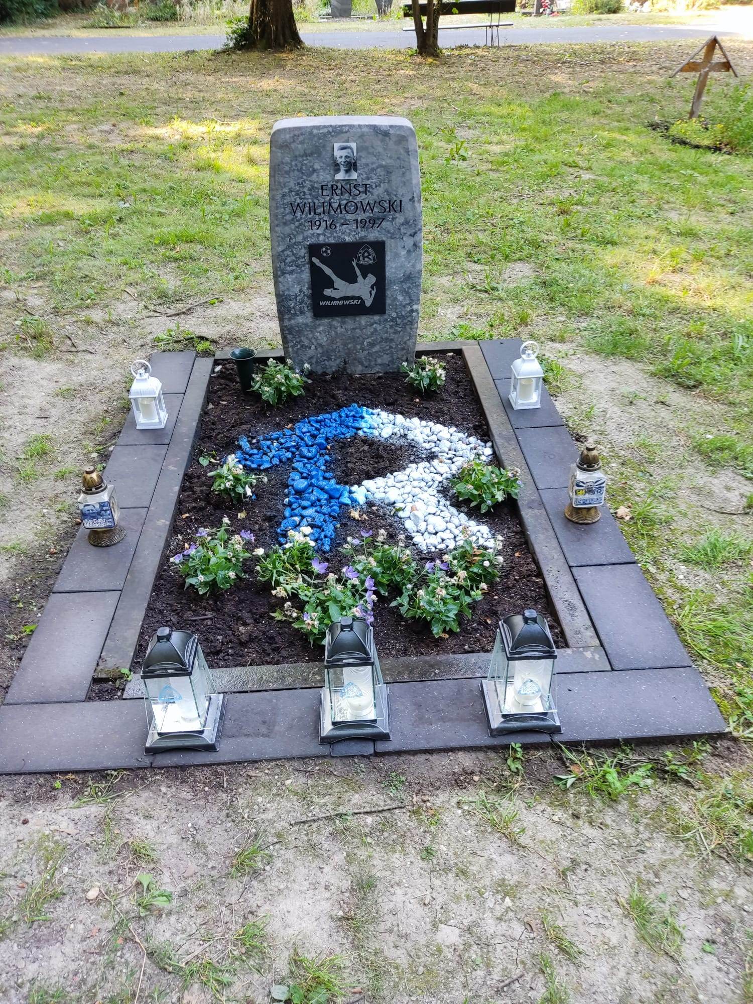 Photo montrant Tombstone of a traitor or a hero? The difficult fate of Ernest Wilimowski\'s football career