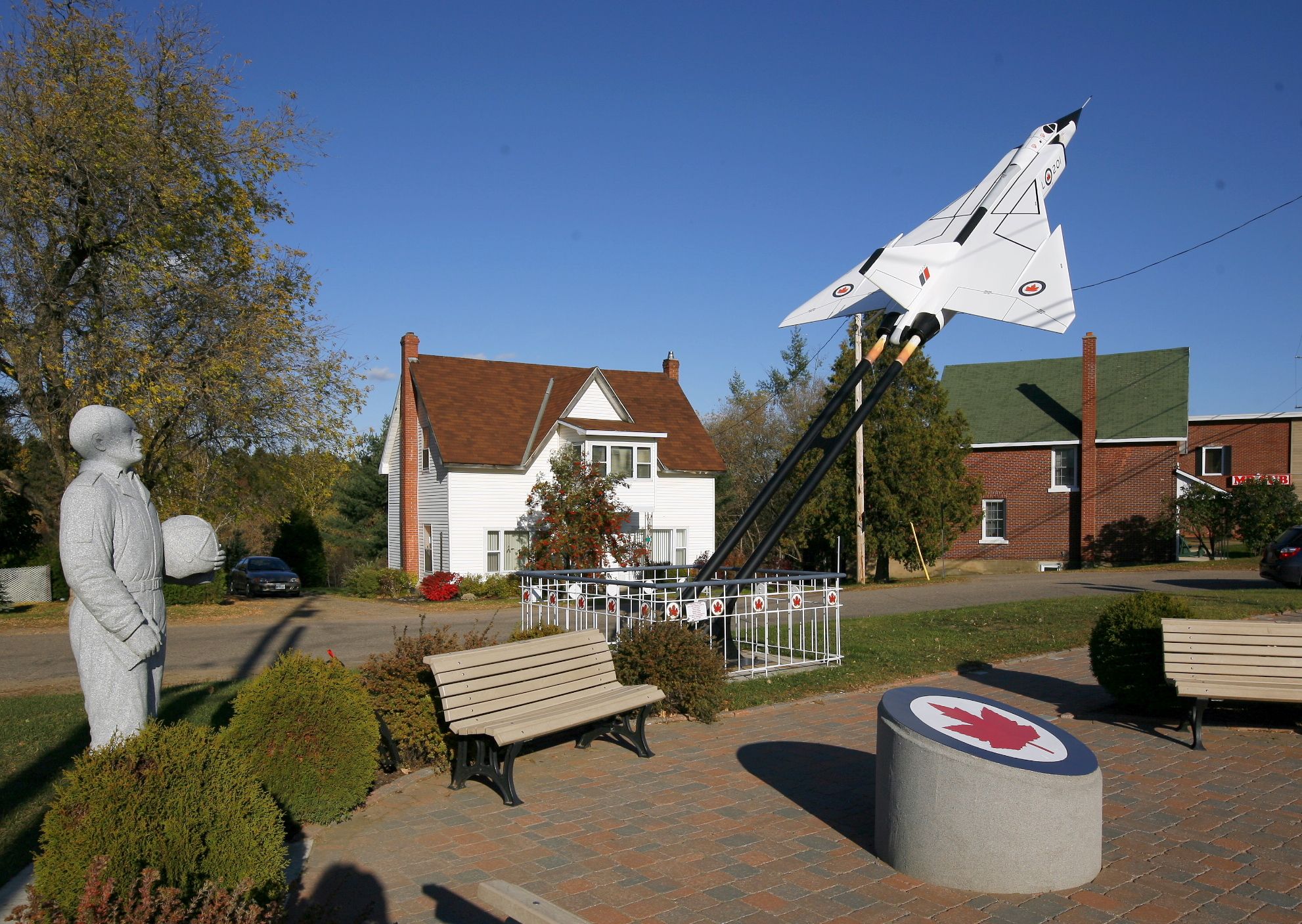 Fotografia przedstawiająca Pomnik i Park im. Janusza Żurakowskiego w Kanadzie