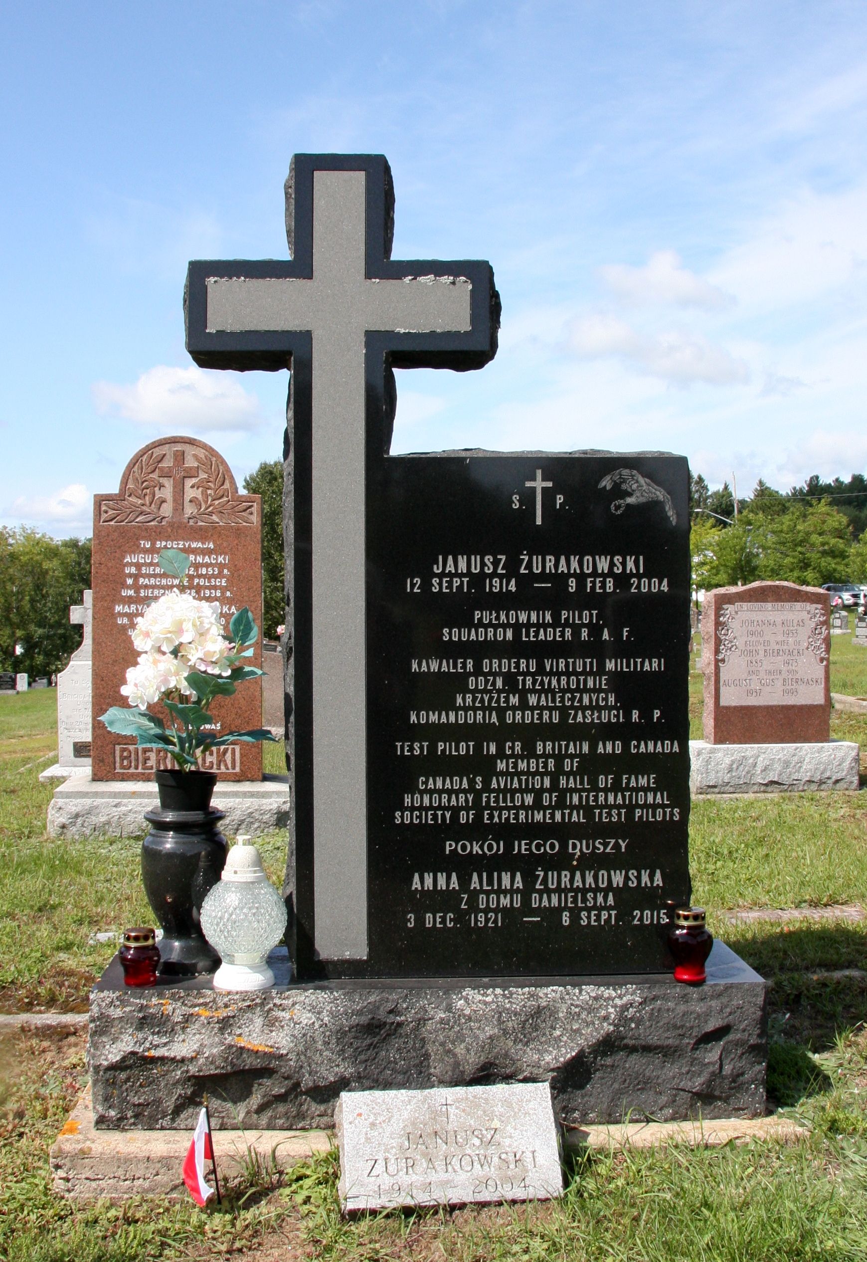 Tombstone of Colonel Janusz Żurakowski and wife Anna in Barry's Bay Cemetery (Onatario)