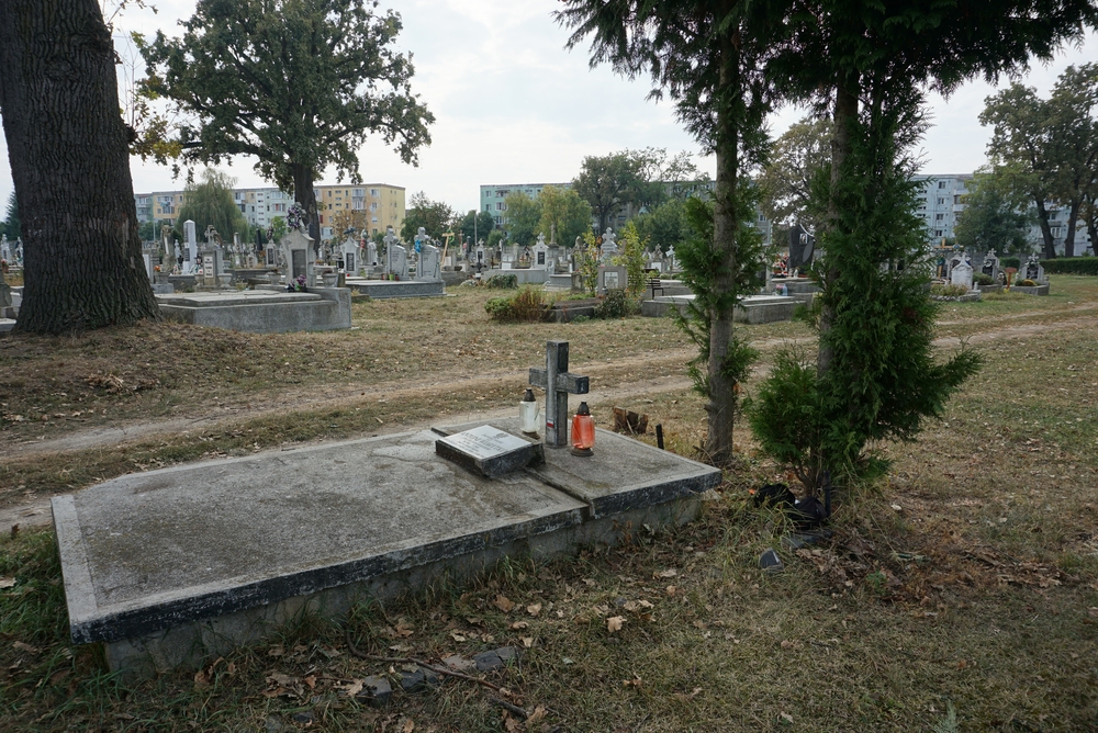 Grób internowanego polskiego żołnierza na cmentarzu katolickim