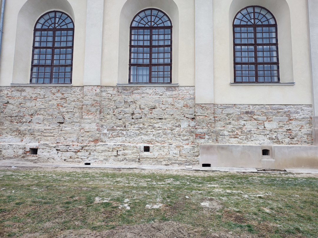 Photo montrant Conservation work at Holy Trinity Church in Mikulinets (Ukraine)