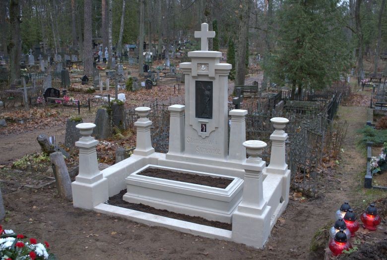 Fotografia przedstawiająca Conservation of the tombstone of Stanislaw Syrewicz in Dyneburg