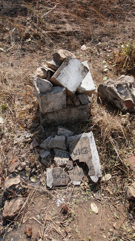 Fotografia przedstawiająca Polish cemetery in Mbala (Zambia)