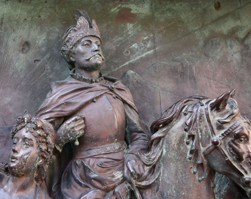 Fotografia przedstawiająca Vladislav IV on the statue of Ivan Gundulić in Dubrovnik