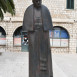Fotografia przedstawiająca Pomniki i tablice upamiętniające Jana Pawła II w Chorwacji
