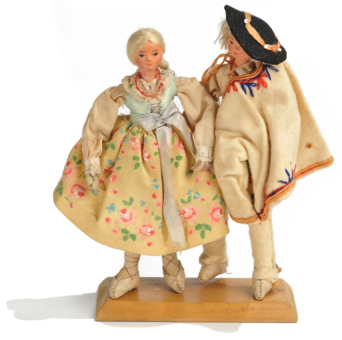 Photo montrant Collection of dolls in Polish folk costumes
