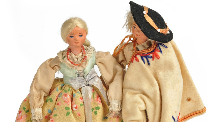 Fotografia przedstawiająca Collection of dolls in Polish folk costumes