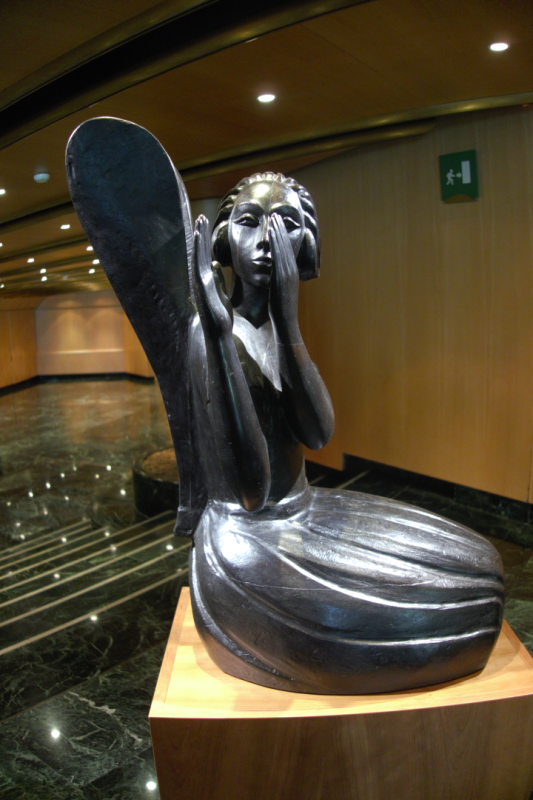 Photo montrant Sculpture \"Black Angel\" by Maria Lednicka-Szczytt