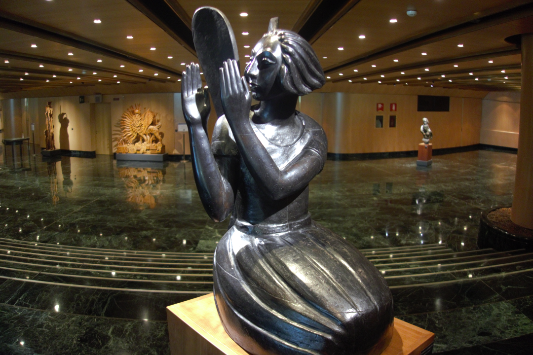 Fotografia przedstawiająca Rzeźba „Czarny anioł” Marii Lednickiej-Szczytt