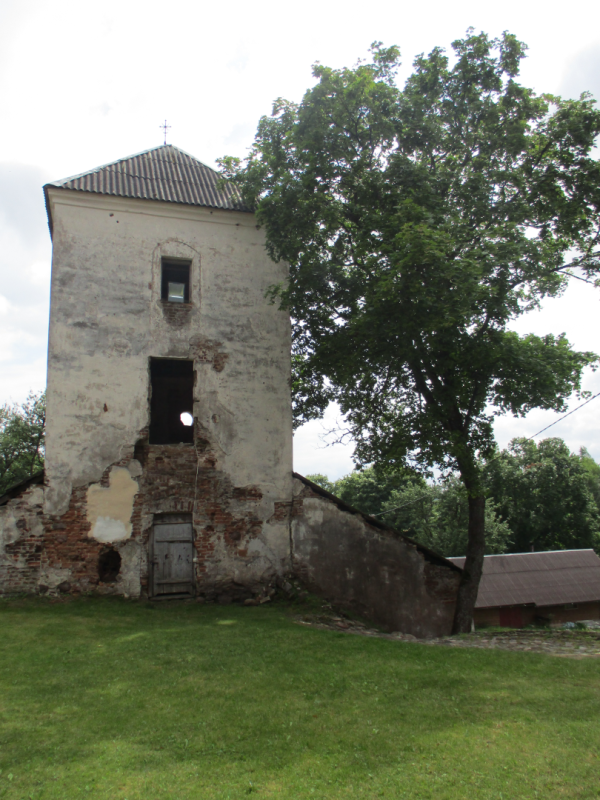 Fotografia przedstawiająca Historyczny klasztor franciszkanów w Narwiliszkach