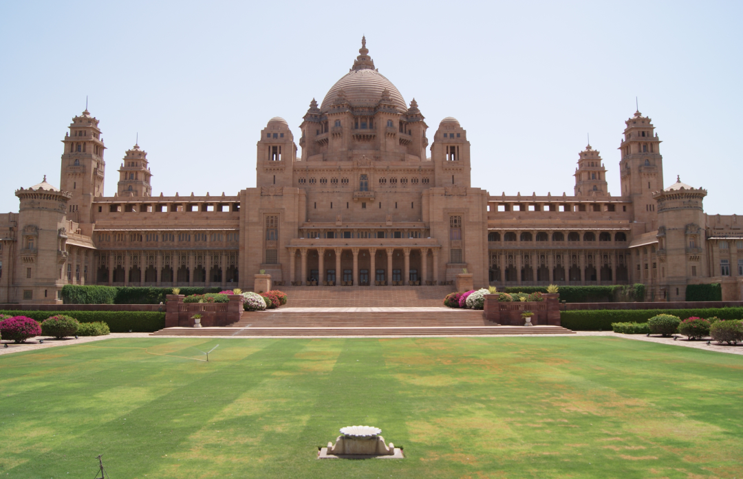 Photo montrant Stefan Norblin\'s paintings at the Umaid Bhawan palace in Jodhpur