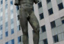 Fotografia przedstawiająca Rzeźba Igora Mitoraja „Ikaro”