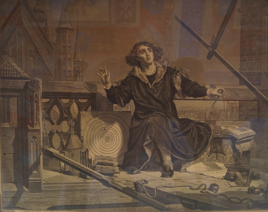 Gravure représentant Nicolas Copernic assis sur un toit, entouré d'instruments scientifiques et de livres. Un modèle héliocentrique est visible à côté de lui, avec des éléments architecturaux en arrière-plan.