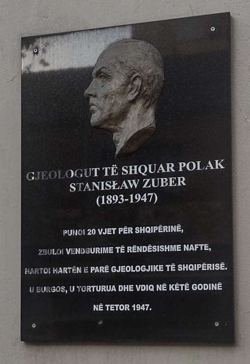 Fotografia przedstawiająca Pomnik prof. Stanisława Zubera w Albanii