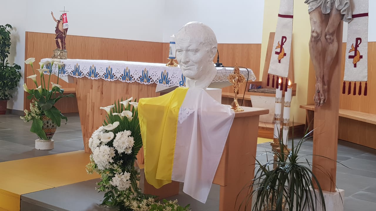 Photo montrant Monument and other forms of commemoration of John Paul II in Albania