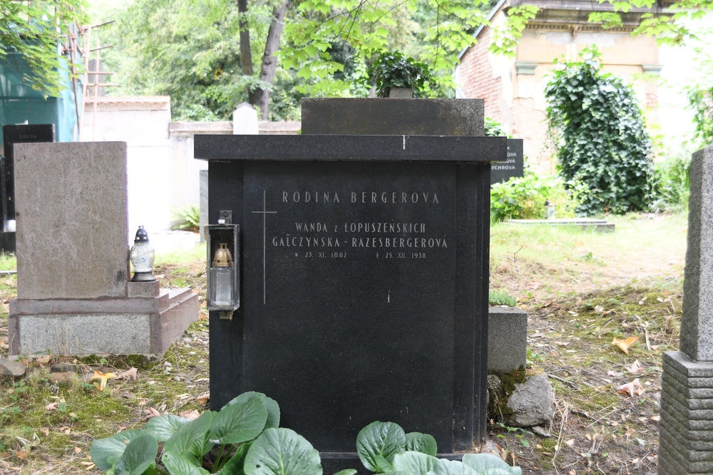 Fotografia przedstawiająca Tombstone of Wanda Galczynska-Razesbergerowa
