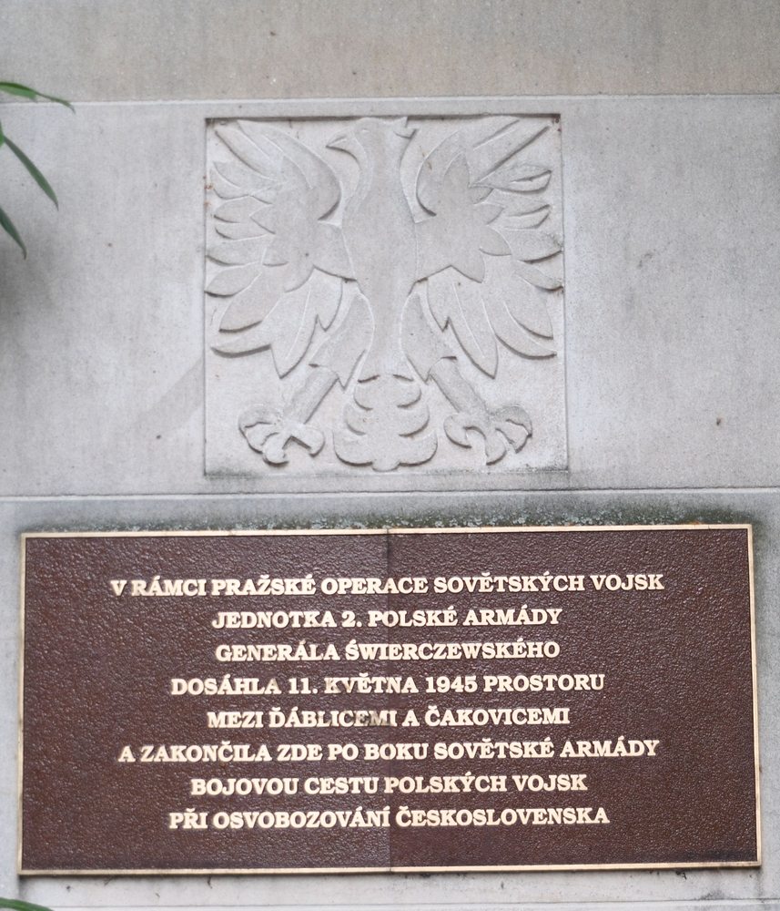 Fotografia przedstawiająca Pomniki upamiętniające udział polskich żołnierzy w operacji praskiej w 1945 r.