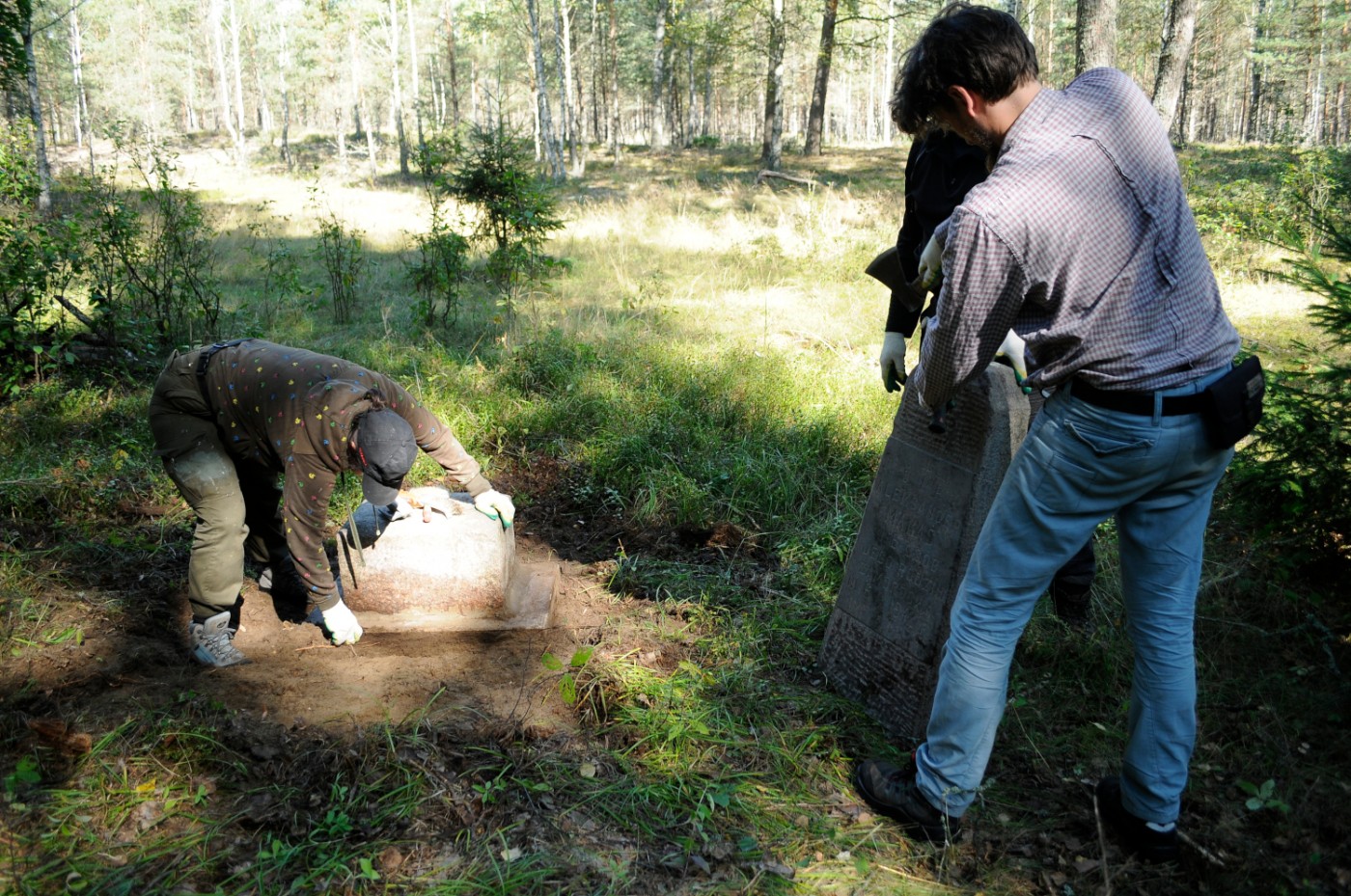 Photo montrant Restoration and inventory of the resting places of the murdered in the Naliboki Forest in Belarus