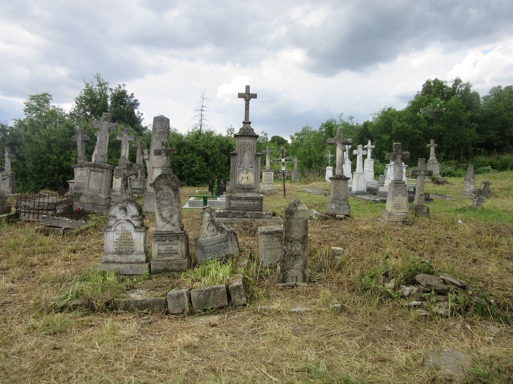 Fotografia przedstawiająca Cleaning works at the cemeteries in Zbarazh, Jazlowiec, Potok Zloty and Buczacz