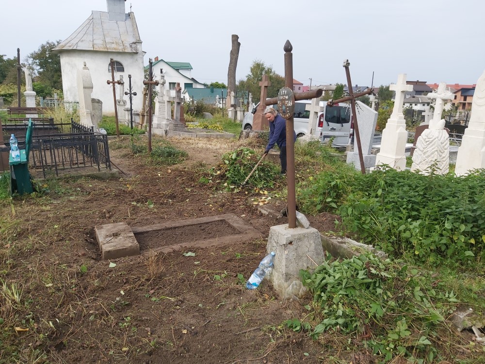 Fotografia przedstawiająca Cleaning works at the cemeteries in Kolomyia, Starý Sioľ and Zimná Voda