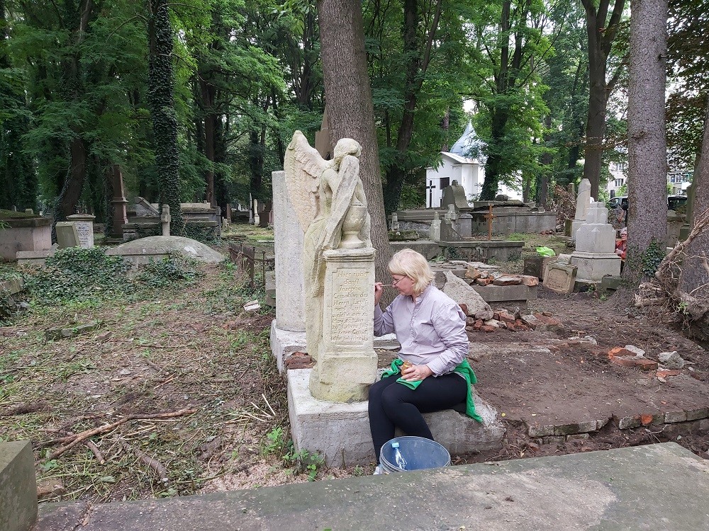 Fotografia przedstawiająca Cleaning works at the cemeteries in Kolomyia, Starý Sioľ and Zimná Voda