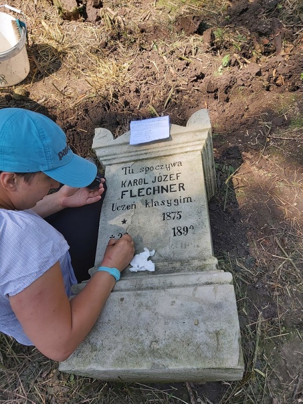 Photo montrant Cleaning works at the cemeteries in Kolomyia, Starý Sioľ and Zimná Voda