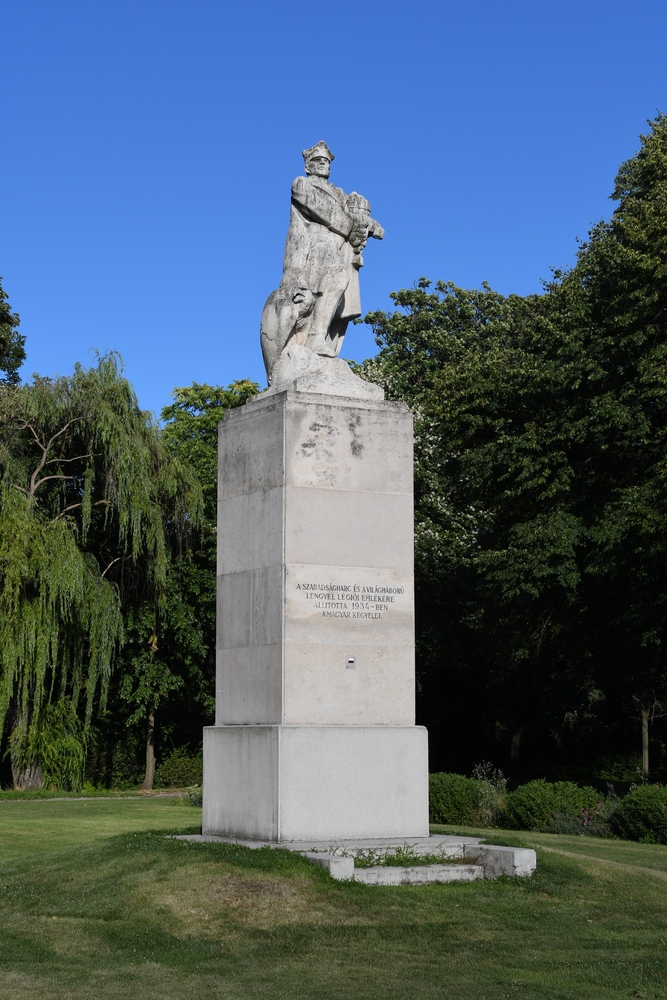 Fotografia przedstawiająca Monument to the Legionaries in Budapest