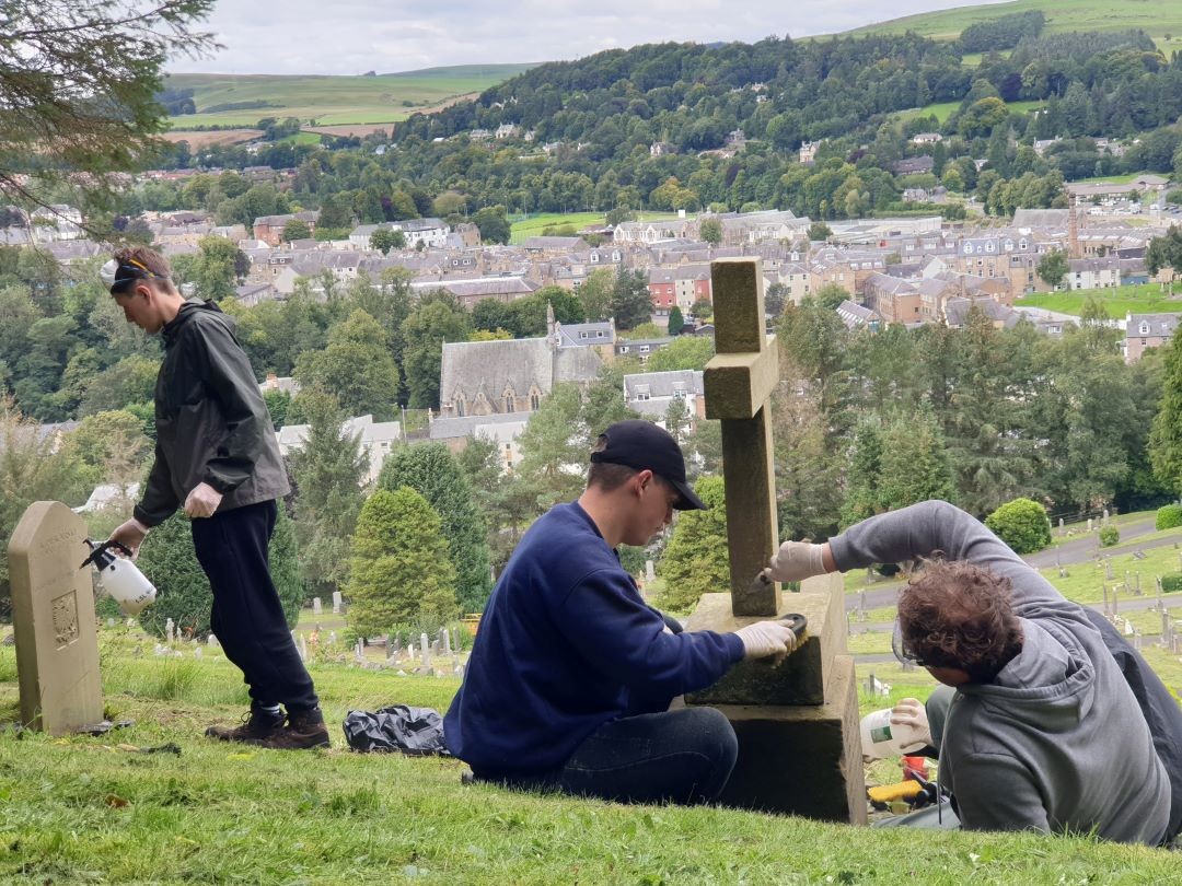 Fotografia przedstawiająca Cleaning work in cemeteries in Edinburgh, Perth, Inverness and others