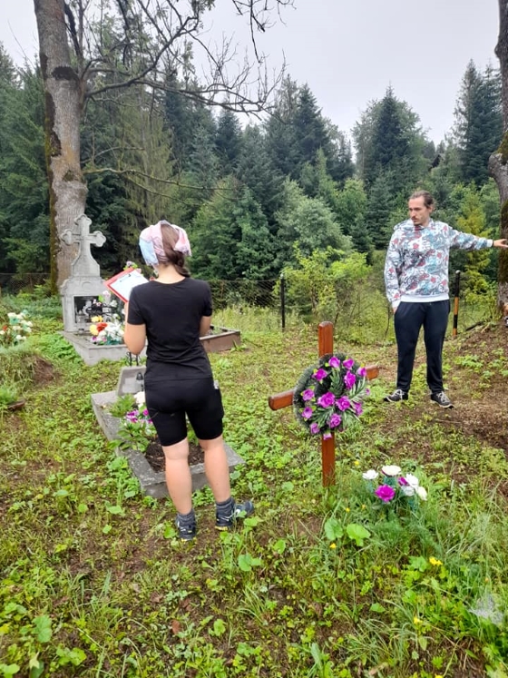 Photo showing Field documentation of the Polish cultural heritage in the cemeteries of Vikshany and Pojana Mikuli, Romania