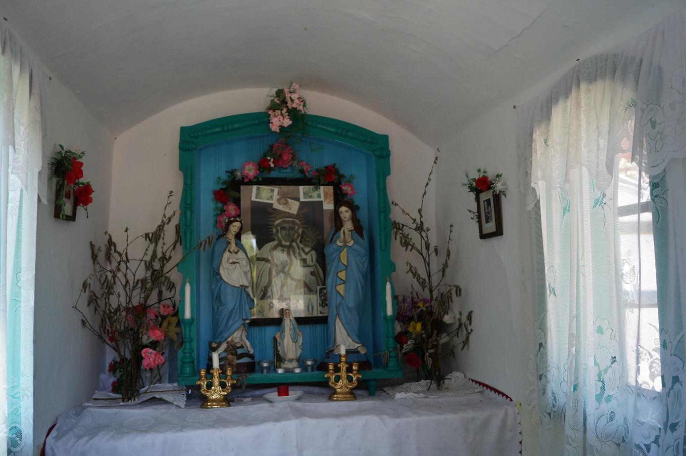 Photo showing Field documentation of the Polish cultural heritage in the cemeteries of Vikshany and Pojana Mikuli, Romania