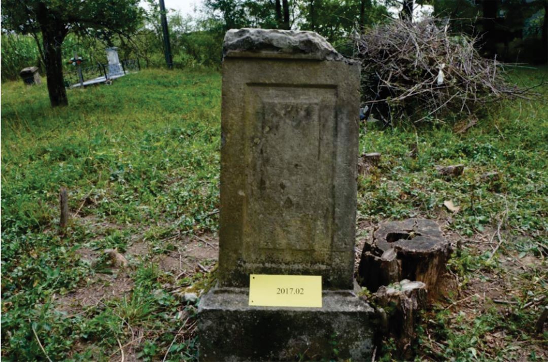 Fotografia przedstawiająca Inwentaryzacja oraz prace zabezpieczające na polskim cmentarzu w miejscowości Cacica