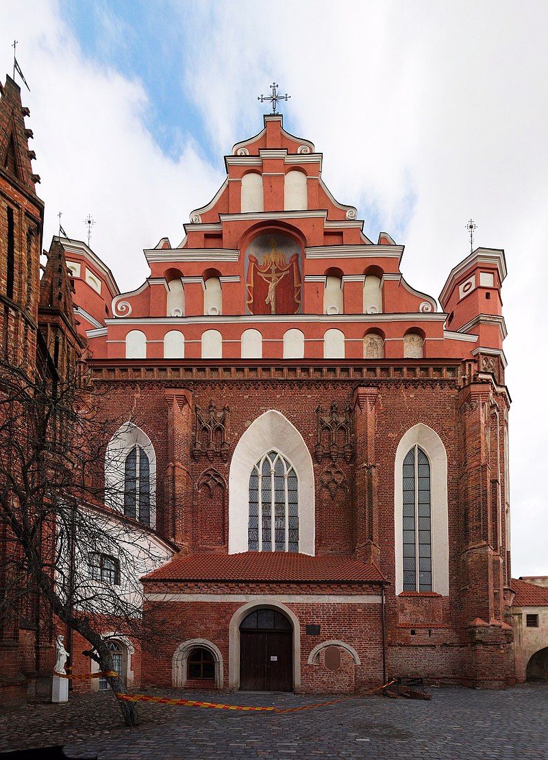 Fotografia przedstawiająca Prace konserwatorskie polichromii w prezbiterium kościoła pw. św. Franciszka i św. Bernarda w Wilnie (II etap)