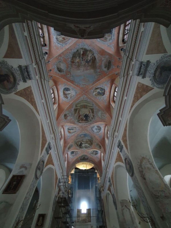 Fotografia przedstawiająca Church of the Assumption of the Blessed Virgin Mary in Vilnius - restoration of polychrome vaults of the nave