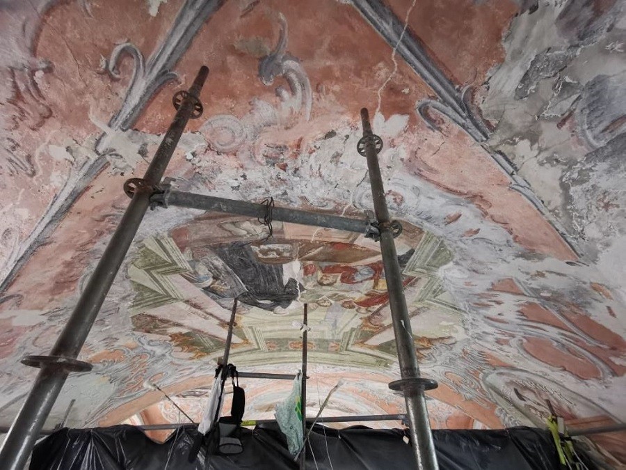 Photo montrant Church of the Assumption of the Blessed Virgin Mary in Vilnius - restoration of polychrome vaults of the nave