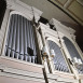 Fotografia przedstawiająca Prace ratunkowe przy instrumencie organowym, szafie organów i podłodze na chórze muzycznym w kościele w Krzemieńcu