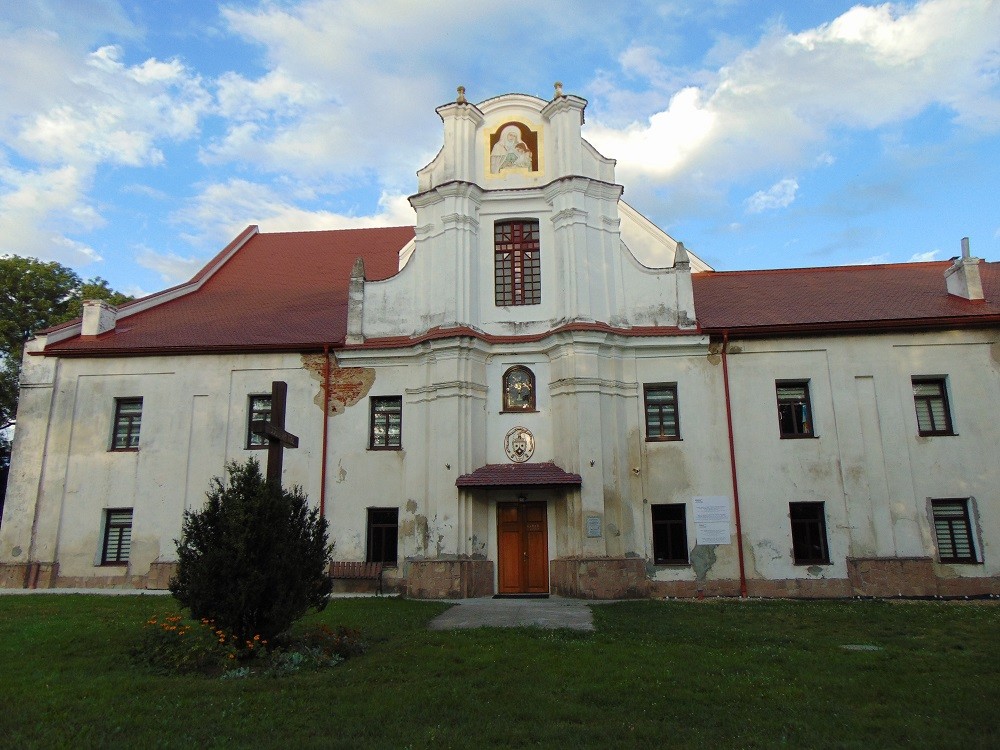 Fotografia przedstawiająca Kościół św. Anny w Sąsiadowicach (Ukraina) ‒ izolacja pozioma i pionowa metodą iniekcji. Etap II