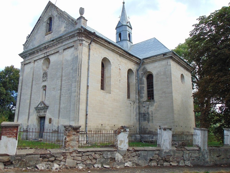 Fotografia przedstawiająca Projekt budowlano-konserwatorski konstrukcji i konserwacji elewacji kościoła Trójcy Przenajświętszej w Pomorzanach