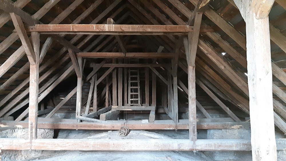 Photo montrant Construction and conservation project for the renovation of the roof trusses and roof covering of the Holy Trinity Church in Pomorzany