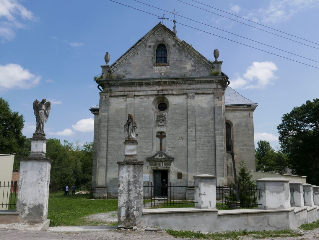 Photo montrant Construction and conservation project for the renovation of the roof trusses and roof covering of the Holy Trinity Church in Pomorzany