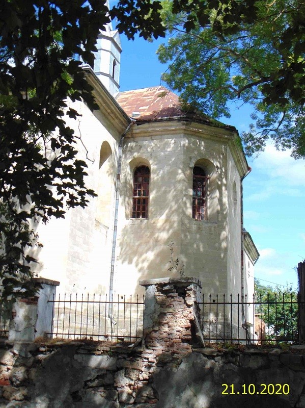 Photo montrant Construction and conservation project for the renovation of the roof trusses and roof covering of the Holy Trinity Church in Pomorzany