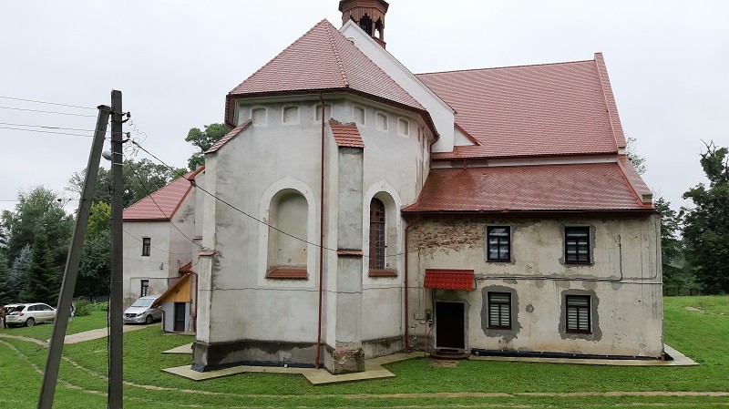 Fotografia przedstawiająca Construction and conservation project for the renovation of the façade and protection of the frescoes of St Anne\'s Church in Ssiadovice, Ukraine