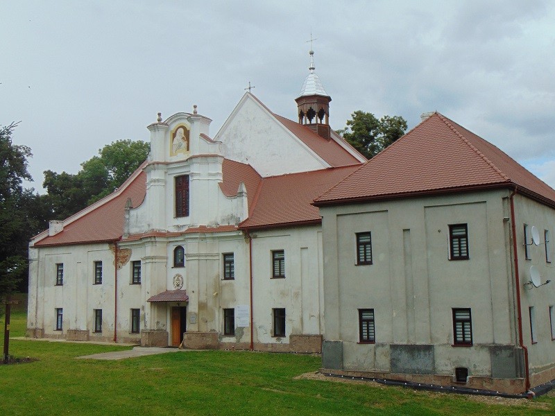 Fotografia przedstawiająca Construction and conservation project for the renovation of the façade and protection of the frescoes of St Anne\'s Church in Ssiadovice, Ukraine